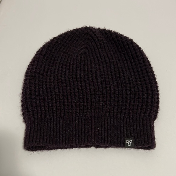 Aritzia TNA One size burgundy winter beanie - Picture 2 of 6